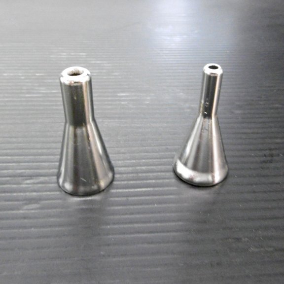 The picture shows two new solder nozzles.