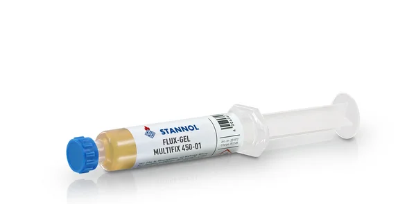 Auf dem Bild ist das Flux-Gel Multifix 450-01 von Stannol zu sehen - eine weiße Spritze mit weißem Etikett und blauer Kappe.