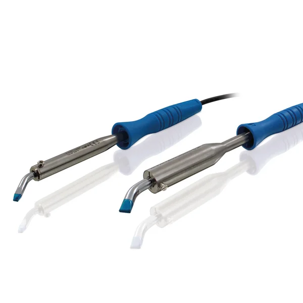 Das Bild zeigt zwei Lötkolben von Stannol. Beide haben einen blauen Griff und verschiedene Lötspitzen.