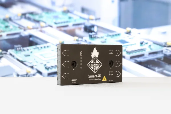 Auf dem Bild ist der Stannol Smart 4D Thermal-Profiler zu sehen, ein schwarzes rechteckiges Gerät mit seitlichen Anschlüssen.