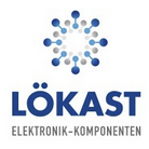 Auf dem Bild ist das Logo der Firma Lökast zu sehen. Blau und graue Kugeln zu einem Kreis angeordnet, darunter der blaue Schriftzug "Lökast" sowie der graue Schriftzug Elektronik-Komponenten.