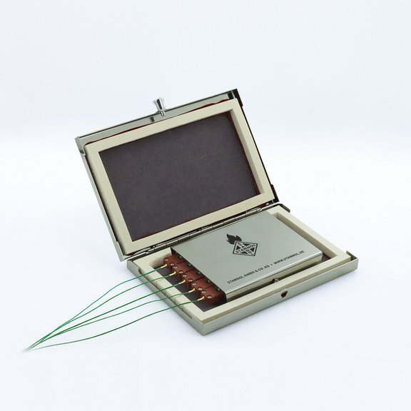 The picture shows the Thermologger 5000 from Stannol: A metal box with several connections and cabling on the side.