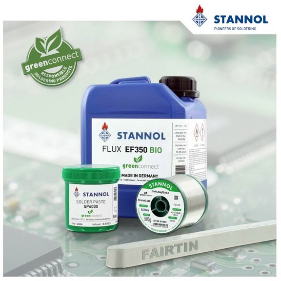 Auf dem Bild ist das Cover des Stannol-Hauptkatalogs zu sehen: Ein blauer Flussmittel-Kanister, eine grüne Dose mit SP6000-Lotpaste eine Lötdraht-Spule sowie ein Barrenlot. Opben links ist das greenconnect-Logo und oben rechts das Stannol-Logo zu sehen. 